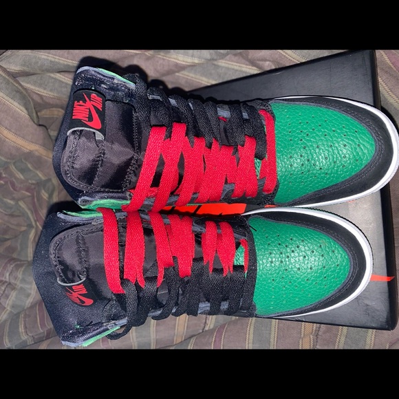 SOLD Retro Jordan 1s ‘ pine green’ - Picture 4 of 6